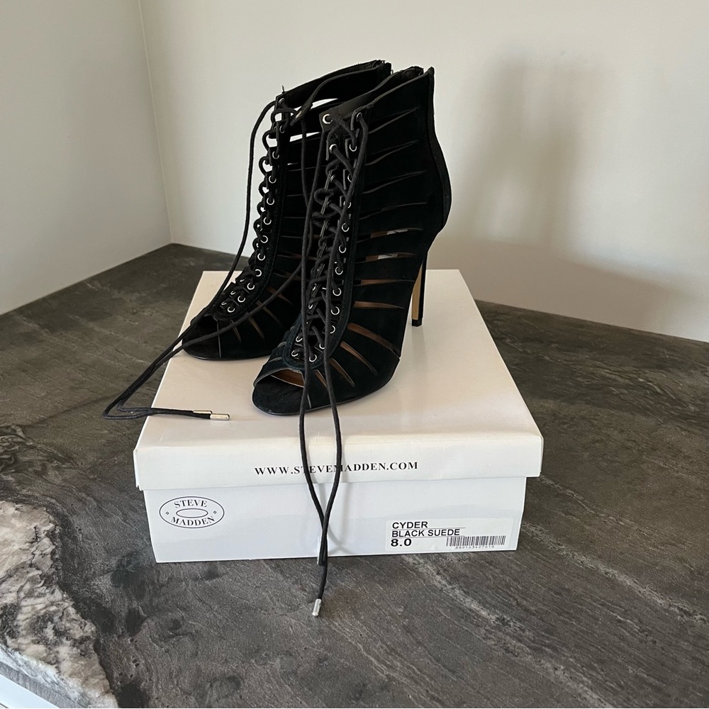Steve Madden heels never worn!